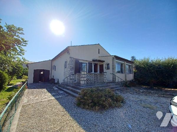 EYGUIERES Au cœur du village  Maison de plain-pied avec piscine et garage