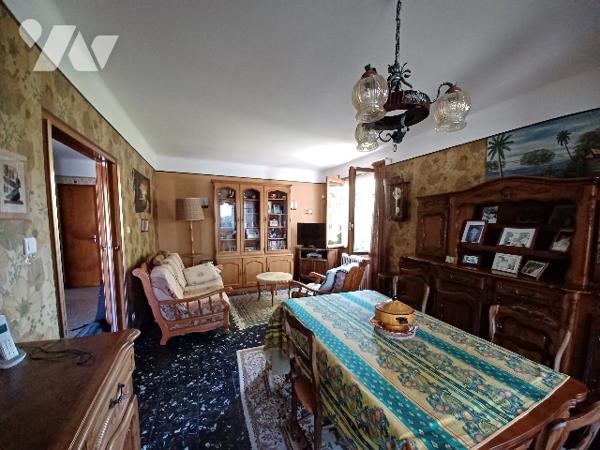 EYGUIERES Au cœur du village  Maison de plain-pied avec piscine et garage