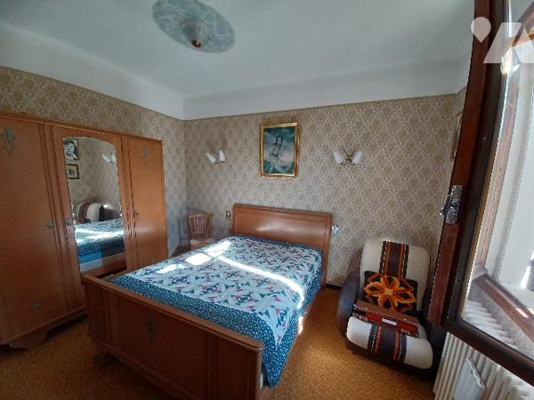 EYGUIERES Au cœur du village  Maison de plain-pied avec piscine et garage