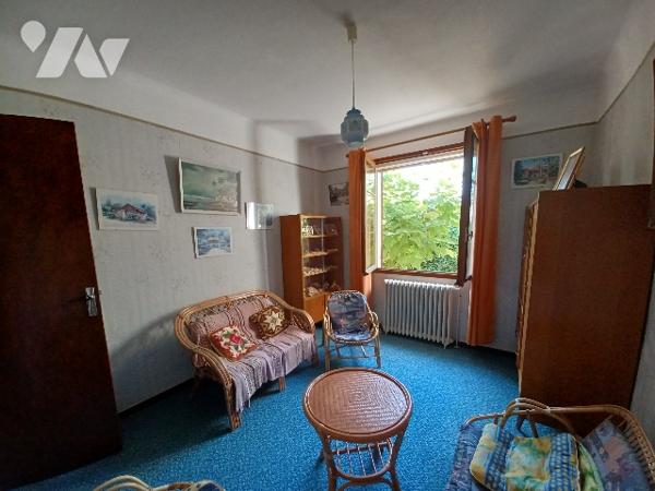 EYGUIERES Au cœur du village  Maison de plain-pied avec piscine et garage