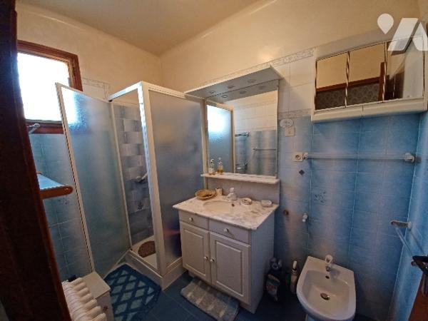 EYGUIERES Au cœur du village  Maison de plain-pied avec piscine et garage