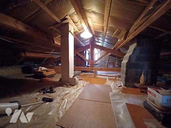 EYGUIERES Au cœur du village  Maison de plain-pied avec piscine et garage