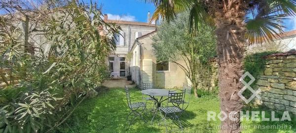 Maison ancienne en pierre T6 de 182 m2 avec un beau jardin