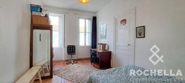 Maison ancienne en pierre T6 de 182 m2 avec un beau jardin