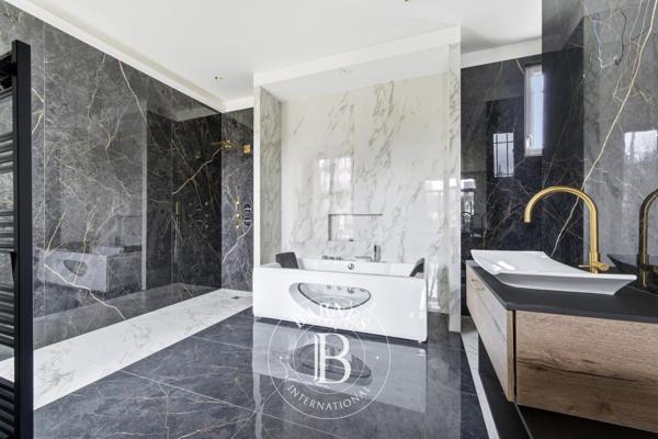 Nogent-sur-Marne, Maison 6 Chambres -  340 m² à vendre