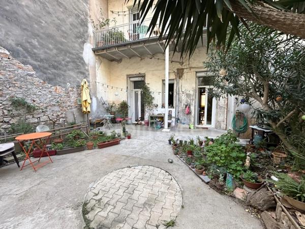 RARE À SÈTE – T4 SPACIEUX AVEC COUR PRIVÉE – QUARTIER THÉÂTRE