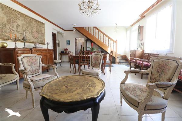 Maison à vendre |  Mehun-sur-Yèvre |  8 pièces | 217 m²