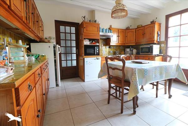 Maison à vendre |  Mehun-sur-Yèvre |  8 pièces | 217 m²