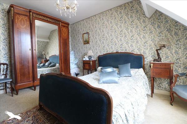 Maison à vendre |  Mehun-sur-Yèvre |  8 pièces | 217 m²