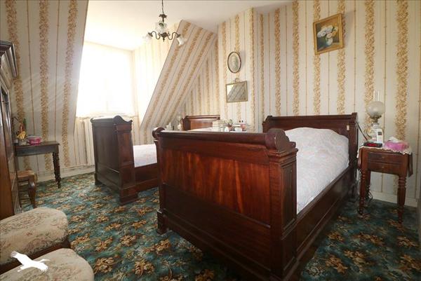 Maison à vendre |  Mehun-sur-Yèvre |  8 pièces | 217 m²