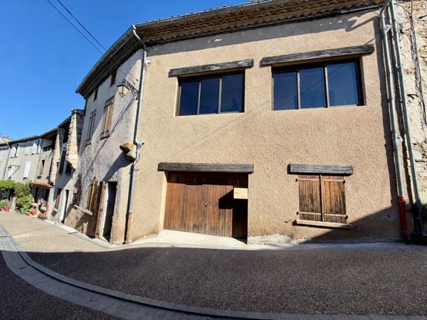 Maison de village dans la Montagne Noire avec terrasse de toit et garage