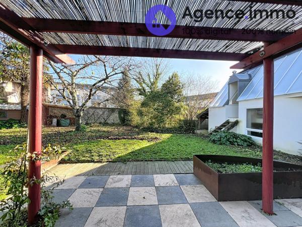 À vendre - Maison contemporaine, 6 pièces située à Saint-Cyr-sur-Loire (37540)