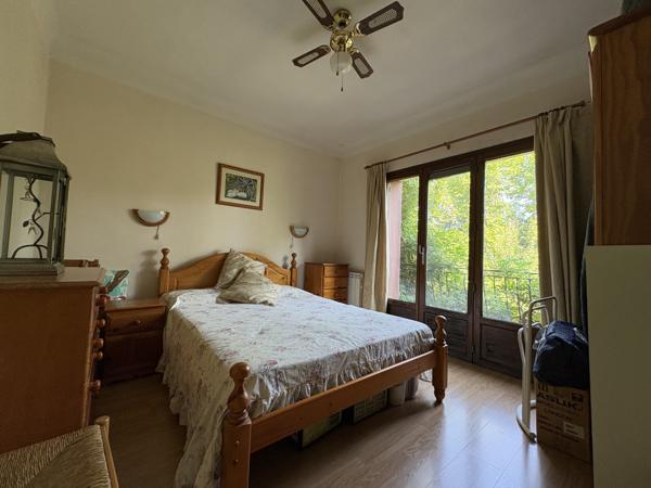 COUIZA-MAISON DE PLAIN-PIED DE 104.12M² AVEC SOUS-SOL COMPLET, GARAGE, DÉPENDANCE ET PARC ARBORÉ DE 2276M²