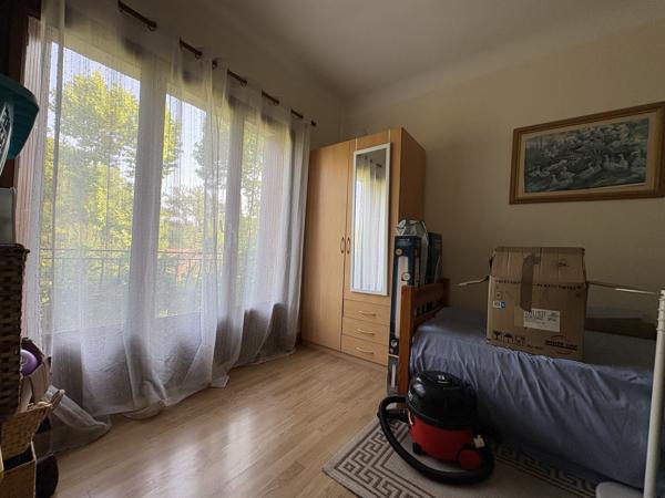 COUIZA-MAISON DE PLAIN-PIED DE 104.12M² AVEC SOUS-SOL COMPLET, GARAGE, DÉPENDANCE ET PARC ARBORÉ DE 2276M²