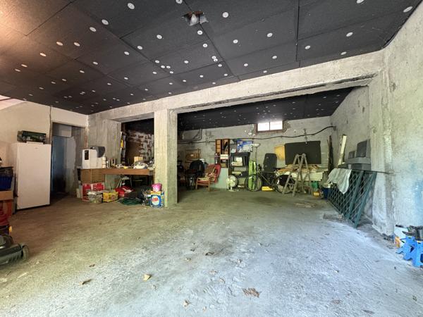 COUIZA-MAISON DE PLAIN-PIED DE 104.12M² AVEC SOUS-SOL COMPLET, GARAGE, DÉPENDANCE ET PARC ARBORÉ DE 2276M²