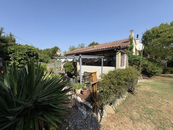 COUIZA-MAISON DE PLAIN-PIED DE 104.12M² AVEC SOUS-SOL COMPLET, GARAGE, DÉPENDANCE ET PARC ARBORÉ DE 2276M²