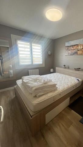 A 50 m de la plage de Saine-Cécile ! Très bel appartement 2 chambres en RDC avec terrasse et place de parking