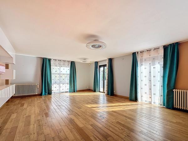 A vendre centre ville  maison montauban (82) 4  chambres piscine  sous-sol commerces DPE  en B