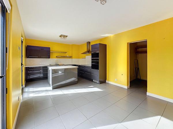 A vendre centre ville  maison montauban (82) 4  chambres piscine  sous-sol commerces DPE  en B