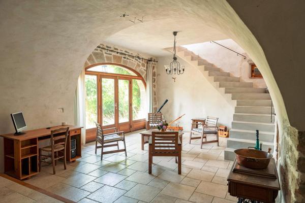 07460 : Maison Pierre avec Piscine sur 3000m2 de terrain