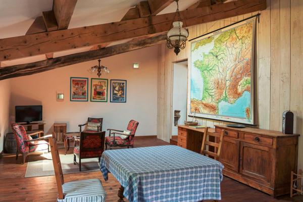 07460 : Maison Pierre avec Piscine sur 3000m2 de terrain