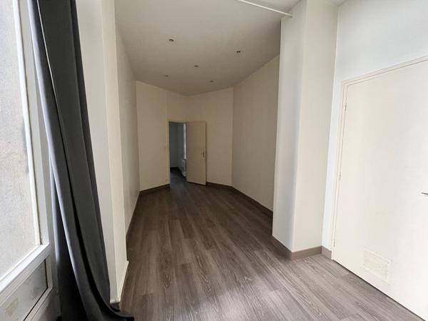 Appartement 2 pièces Place st Marc