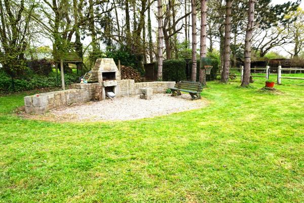 MAISON TRADITIONNELLE AVEC UN GRAND TERRAIN
