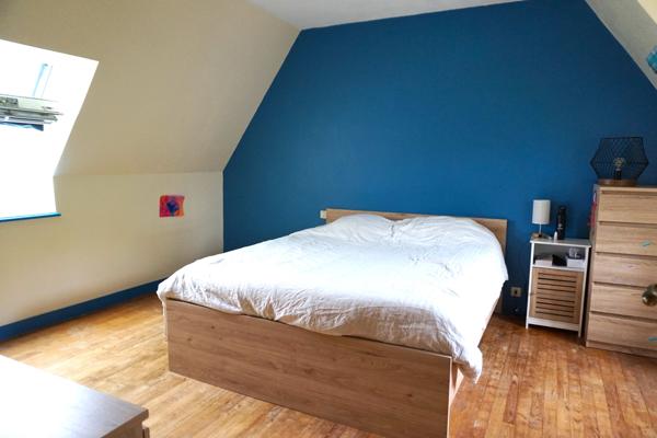 MAISON TRADITIONNELLE AVEC UN GRAND TERRAIN