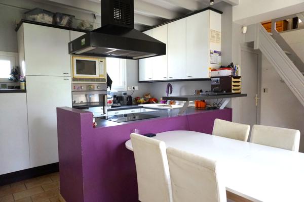 MAISON TRADITIONNELLE AVEC UN GRAND TERRAIN