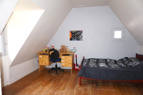 MAISON TRADITIONNELLE AVEC UN GRAND TERRAIN