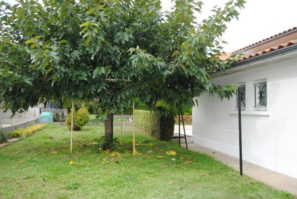 Maison à vendre 3 pièces proche de LA COURONNE (16), plain pied, 2 chambres, jardin