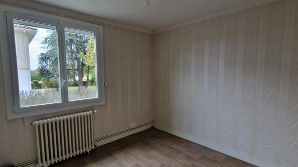 Maison à vendre 3 pièces proche de LA COURONNE (16), plain pied, 2 chambres, jardin