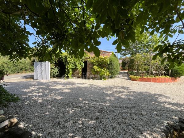 Propriété avec dépendances au coeur d’un jardin paysager– 230 m² habitables – À 10 min des plages des Sables-d'Olonne