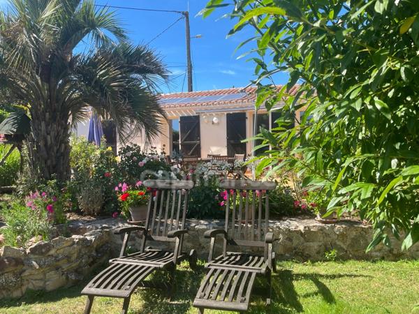 Propriété avec dépendances au coeur d’un jardin paysager– 230 m² habitables – À 10 min des plages des Sables-d'Olonne