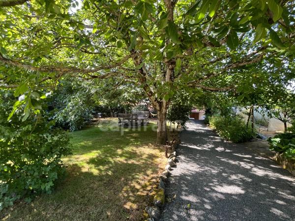 Propriété avec dépendances au coeur d’un jardin paysager– 230 m² habitables – À 10 min des plages des Sables-d'Olonne
