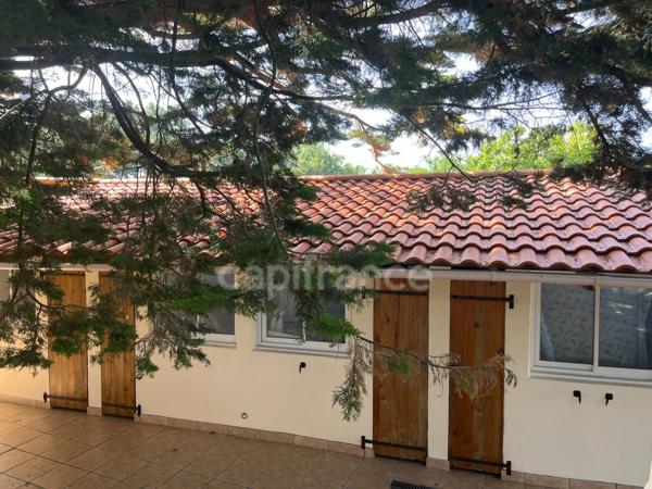 Propriété avec dépendances au coeur d’un jardin paysager– 230 m² habitables – À 10 min des plages des Sables-d'Olonne