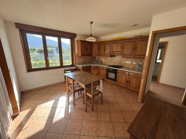 CLUSES - Bâtiment mixte avec fort potentiel   Local commerci