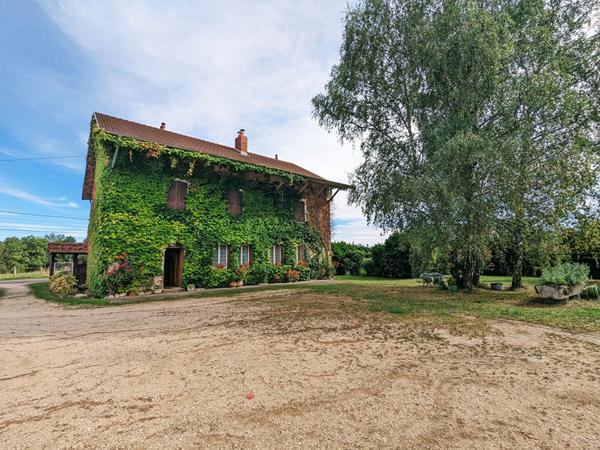 Maison Saint Seine En Bâche 8 pièce(s) 200 m² sur un terrain clos et plat de 5300 m²