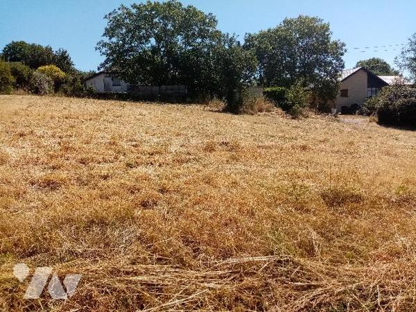 sur les hauteurs du village - très belle parcelle de terrain à bâtir - 1017 m²