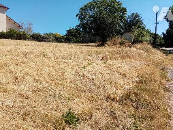 sur les hauteurs du village - très belle parcelle de terrain à bâtir - 1017 m²