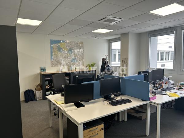 À louer : Bureaux modernes et fonctionnels au coeur de Lille - Emplacement stratégique et prestations de qualité