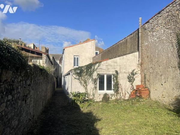 UN APPARTEMENT T4 + CAVE + JARDIN