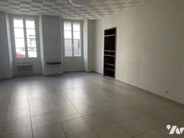 UN APPARTEMENT T4 + CAVE + JARDIN