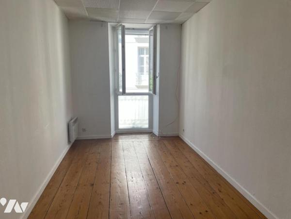 UN APPARTEMENT T4 + CAVE + JARDIN