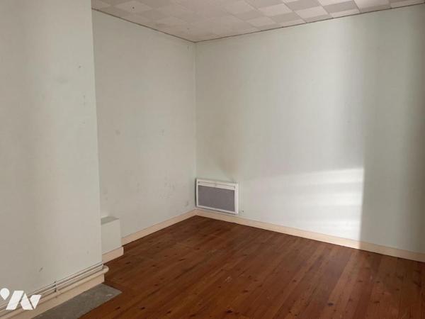 UN APPARTEMENT T4 + CAVE + JARDIN