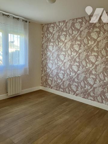 Maison d'habitation avec garage divisée en deux appartements 