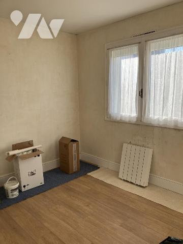 Maison d'habitation avec garage divisée en deux appartements 