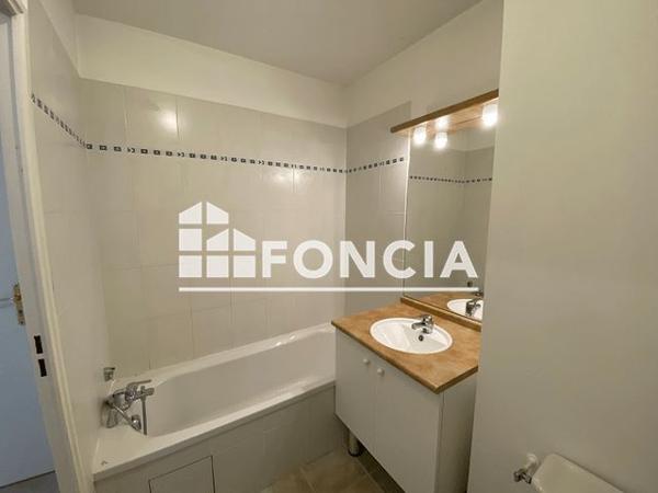 Location Appartement 2 pièces 39.5 m² - 2 PLACE DES FELIBRES Roquebrune Sur Argens 83520