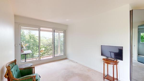3/4 pièces au 6ème étage, avec asc., balcon-loggia ensoleillé et vue dégagée sur forêt