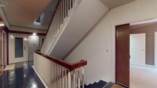 3/4 pièces au 6ème étage, avec asc., balcon-loggia ensoleillé et vue dégagée sur forêt